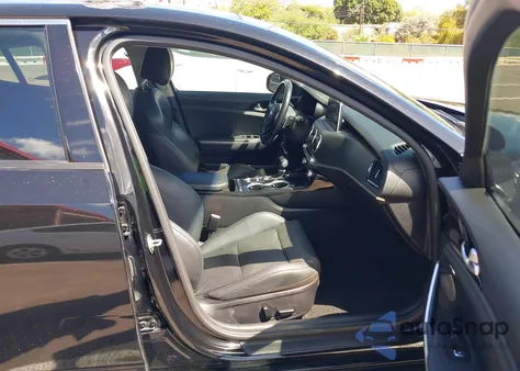 2019 Kia Stinger Premium z USA, uszkodzony, nr VIN KNAE25LA0K6058804